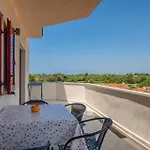 Apartment In With Swimming Pool Pula
