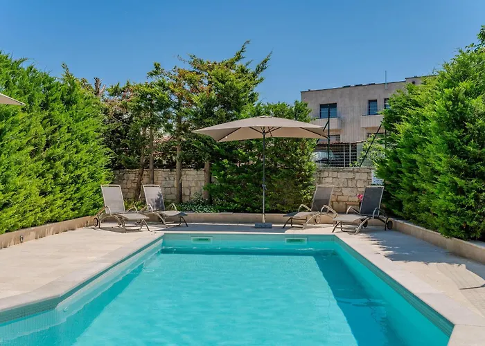 Beautiful In Пула