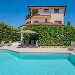 Stunning Apartment In Pula With Wifi * Пула