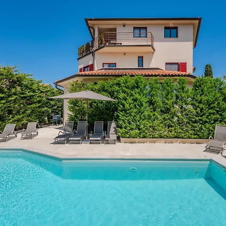 Beautiful In * Пула